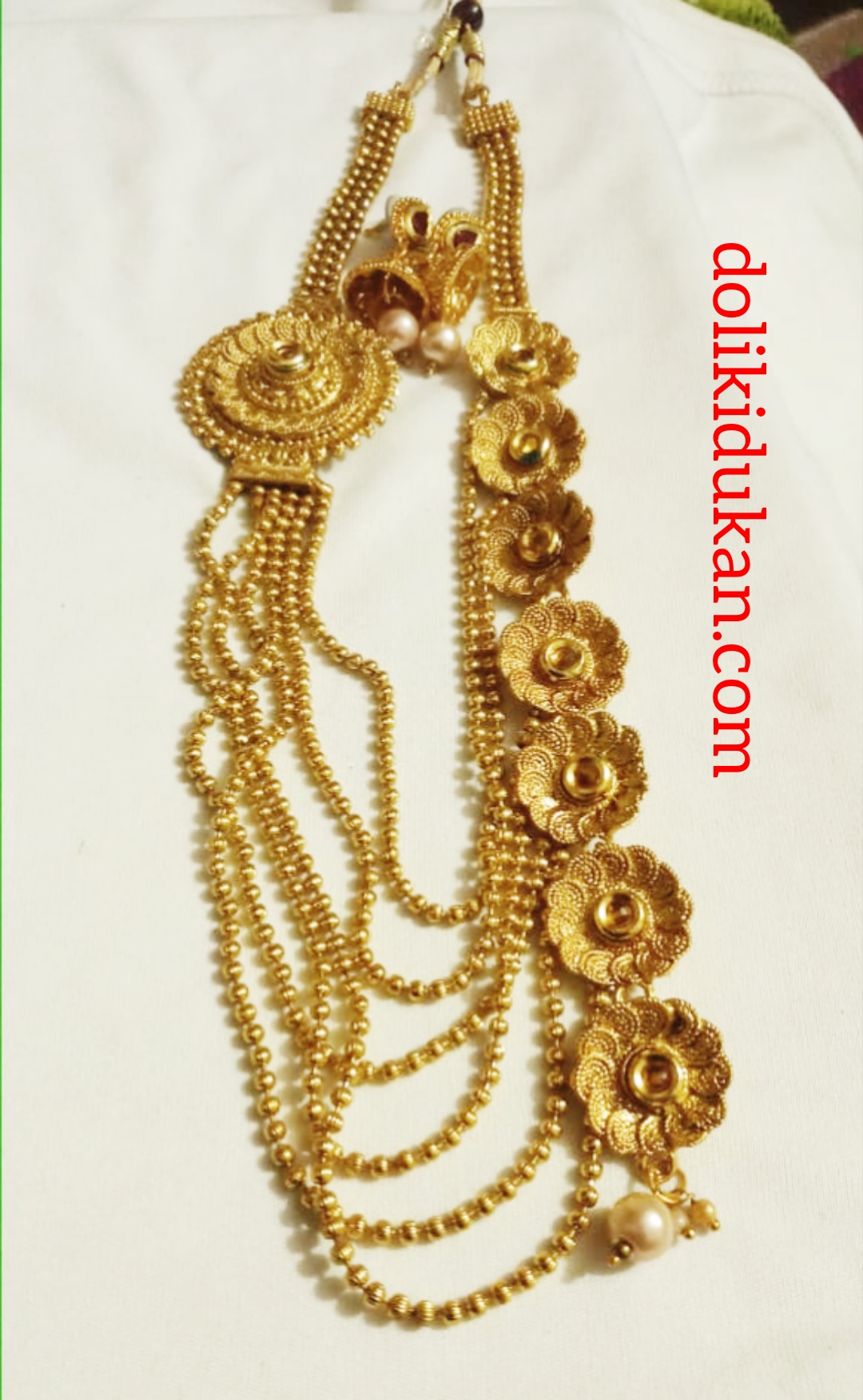 Gold Colored 7 Flowers and One Dollor Batch Necklace With 6 Lines Chain (Wedding Set)